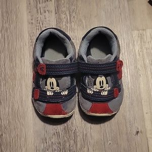 Stride Rite 5.5W SRT Mickey sneakers